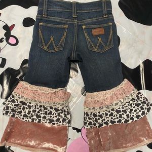 Size 18 months but fits like 12-18 months

Everything worn for a couple hours.